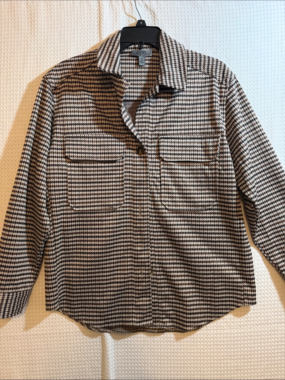 Women's Houndstooth Button-Down Shirt Jacket in Black and White